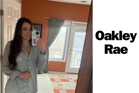 oakleyyraee|Oakley Rae Curvy Model From America 